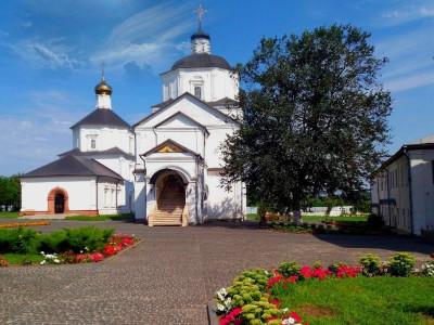 Рыльский Свято-Николавский монастырь.